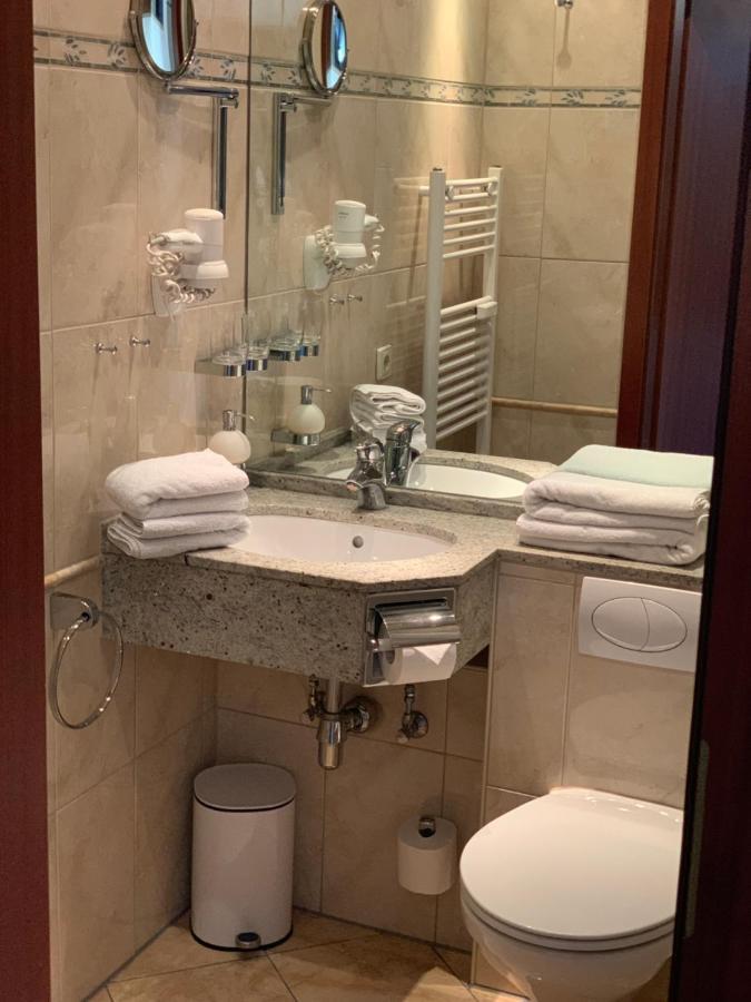 Private Suite Im Gebaeude Des Graf Eberhard Hotels Bad Urach Esterno foto